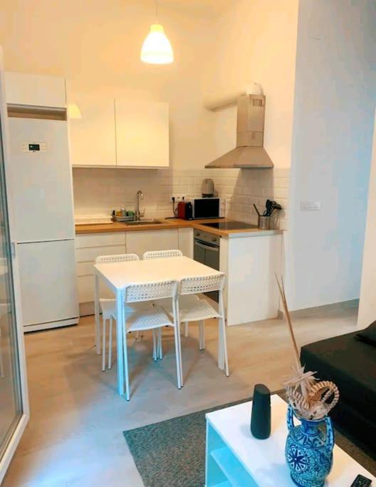 Apartamento En La Playa Las Arenas +Wifi+Ac Valencia Bagian luar foto