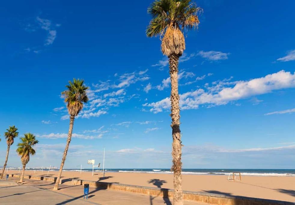 Apartamento En La Playa Las Arenas +Wifi+Ac Valencia Bagian luar foto