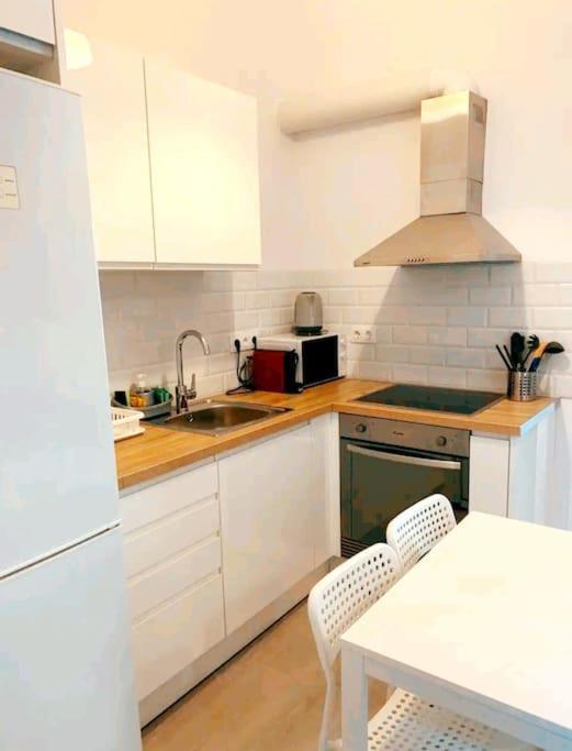 Apartamento En La Playa Las Arenas +Wifi+Ac Valencia Bagian luar foto