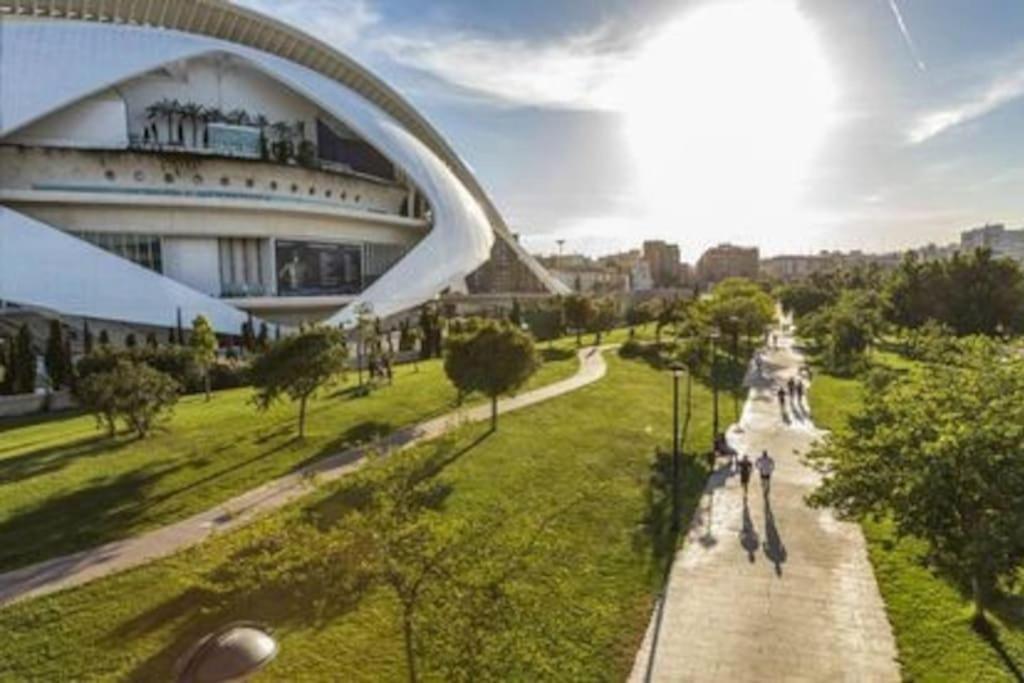 Apartamento En La Playa Las Arenas +Wifi+Ac Valencia Bagian luar foto
